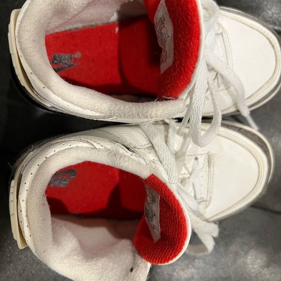 Boys White, Red, Black, Gray Air Jordan Retro High Top Size 10C - Picture 9 of 10